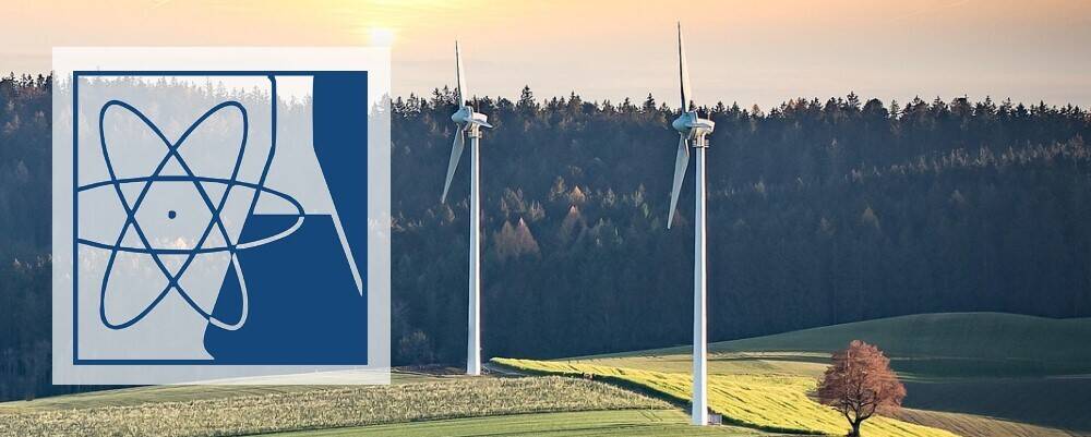 Landschaft mit Windkraftwerken
